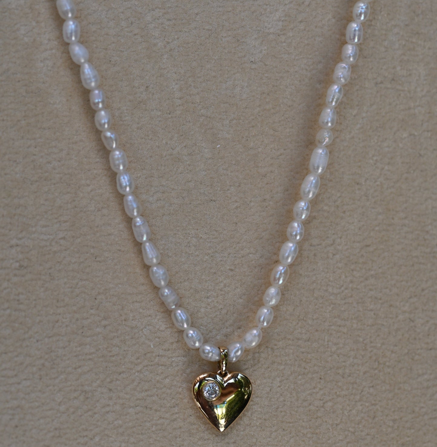 Dalia T Online Timeless 'rice' Pearl necklace with a heart & a Diamond